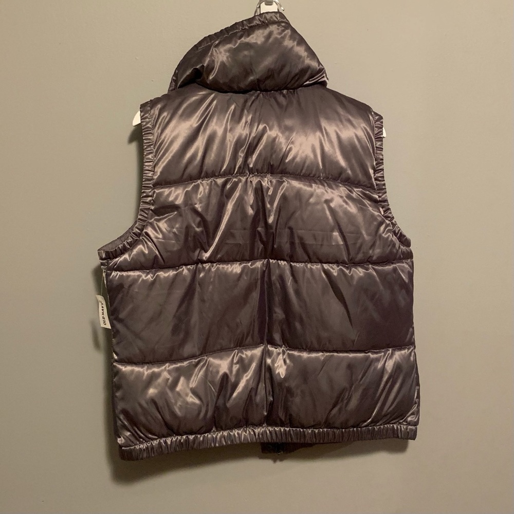 NWT Old Navy Puffer Vest - Picture 2 of 3